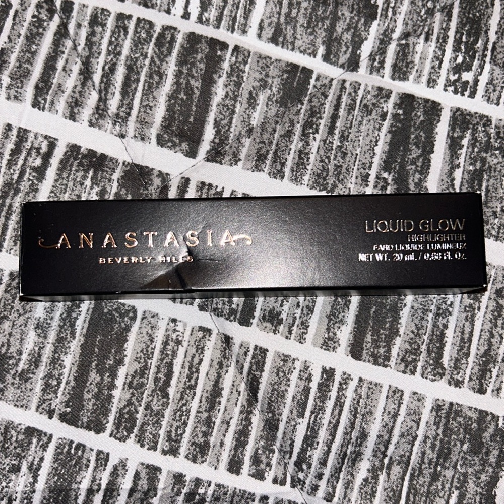 Anastasia liquid glow highlighter